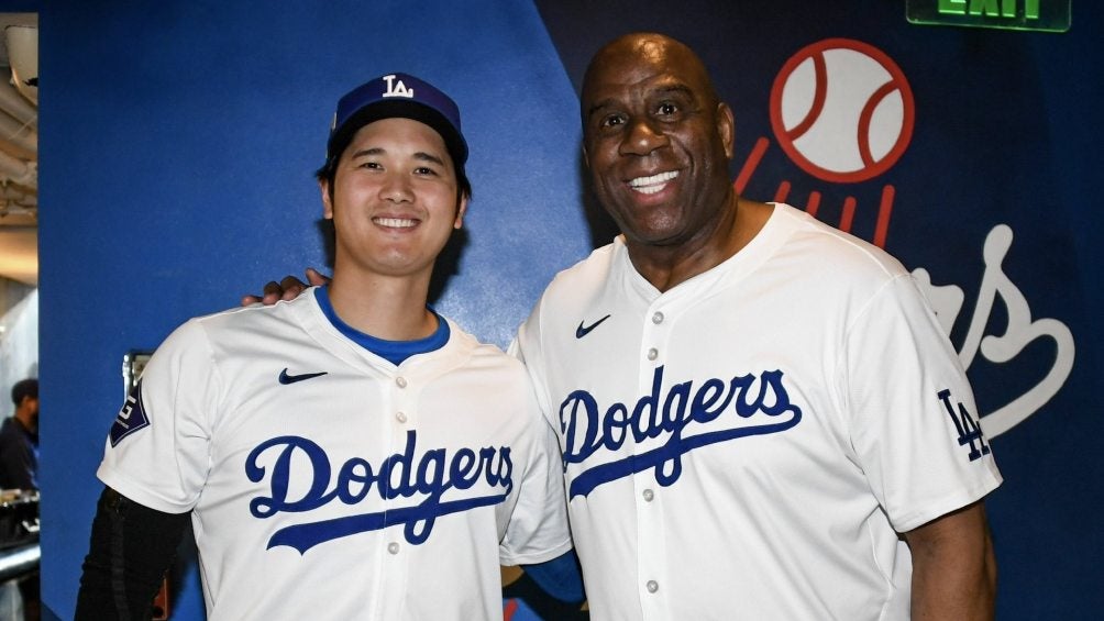 Magic Johnson con jersey de Dodgers