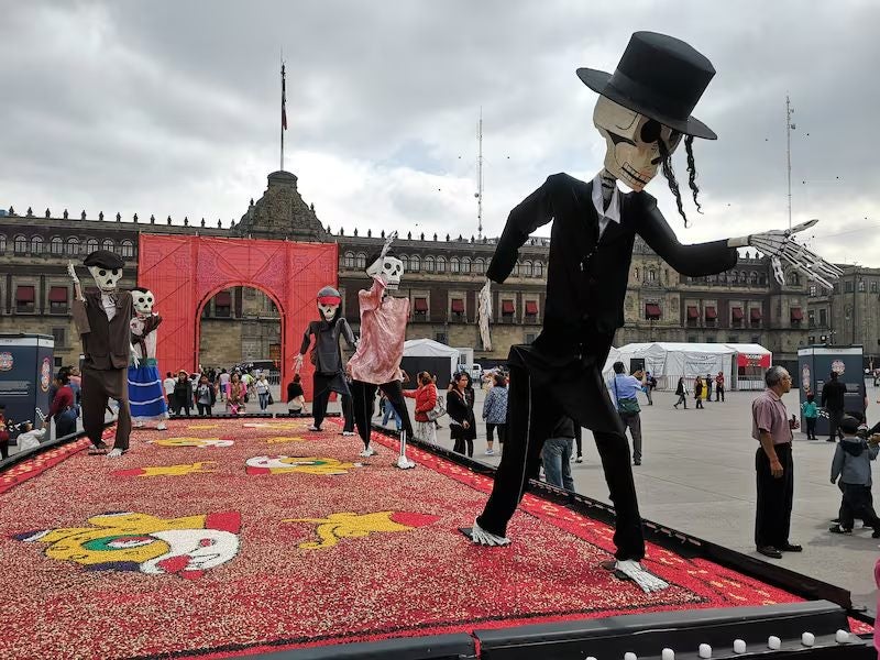 Ofrendas en el Zócalo de la Ciudad de México