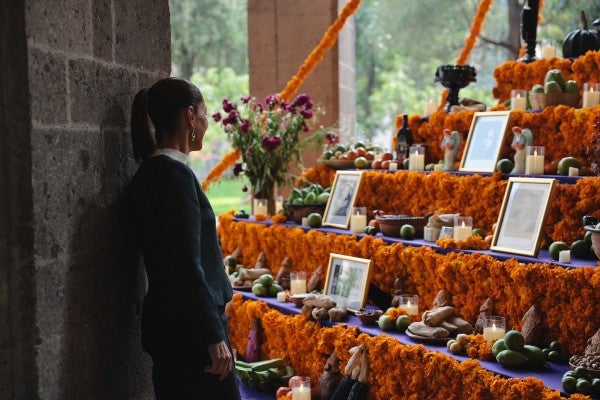 Claudia Sheinbaum y la ofrenda del Día de Muertos en el Palacio Nacional