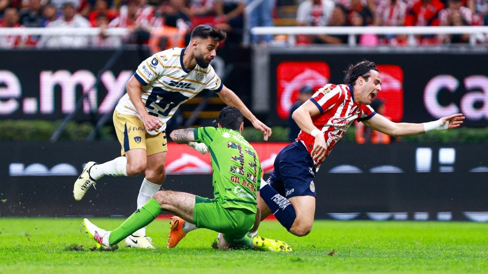 Chivas y Pumas empatan sin goles