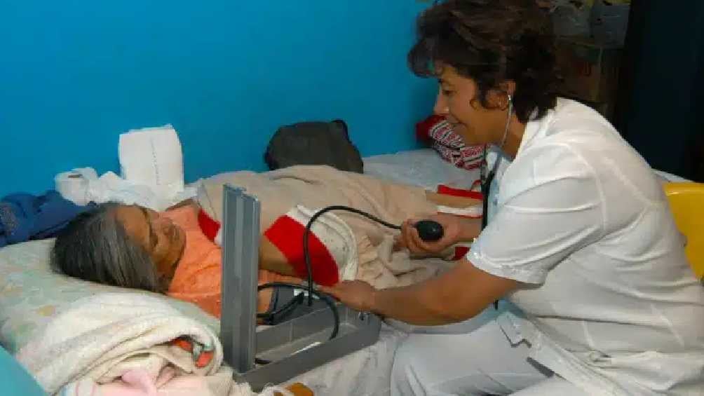 Ahora las personas de la tercera edad recibirán atención médica en su domicilio. 