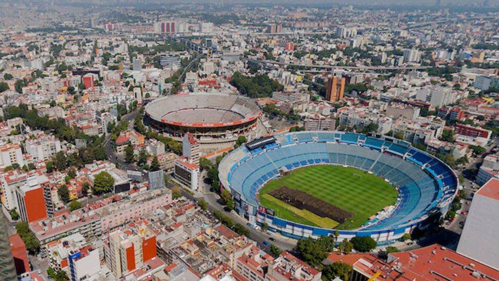 La Plaza de toros y el Estadio