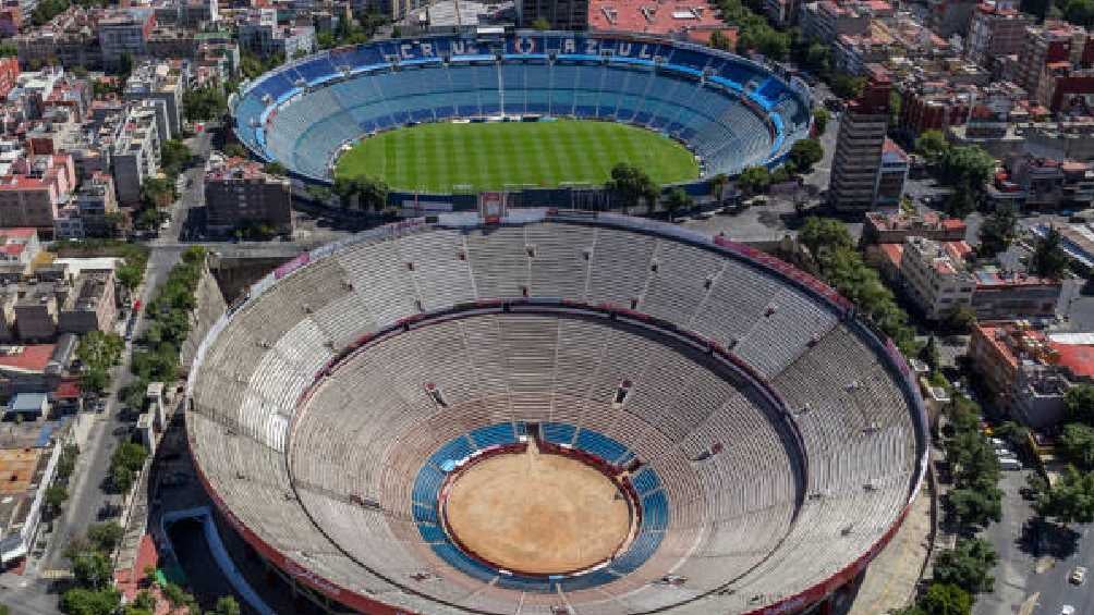 La Plaza de Toros como el Estadio Cd. de los Deportes están separados por una calle. 