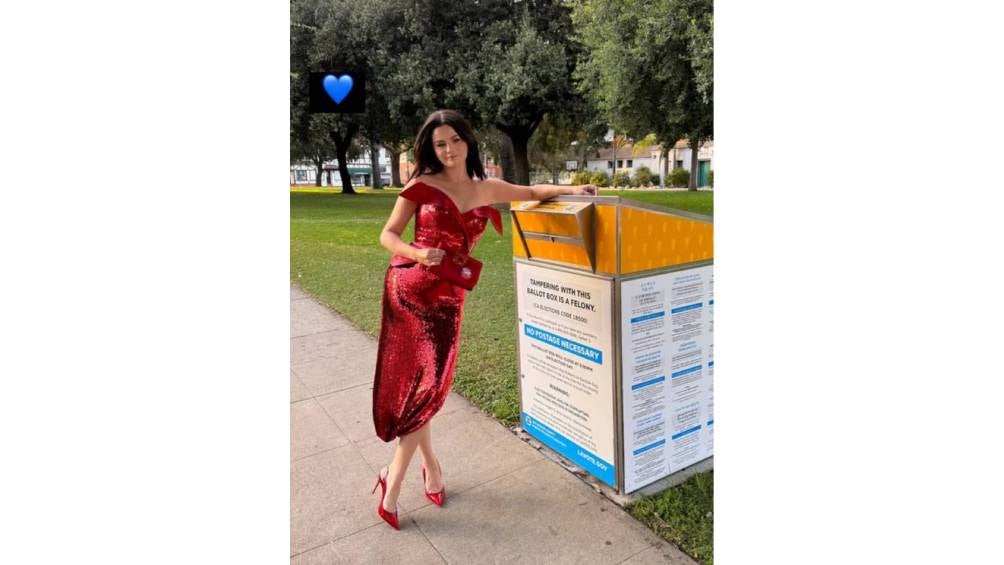 Selena fue una de las primeras celebridades al salir a votar con el voto anticipado. 