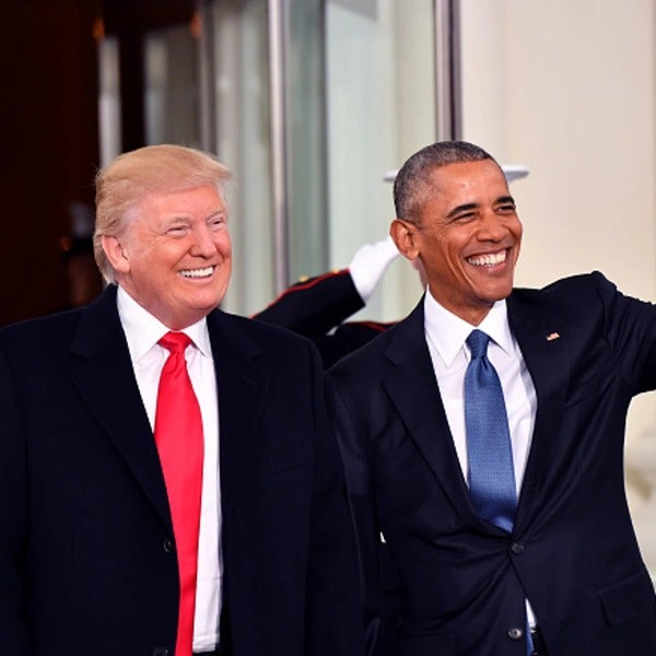 Donald Trump y Barack Obama sonriendo juntos