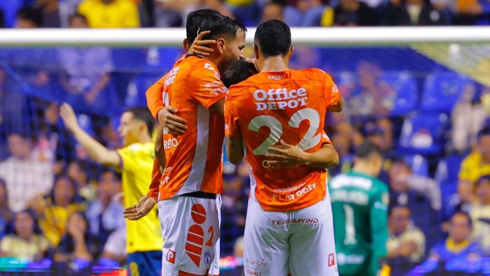 Tuzos celebra el primer gol