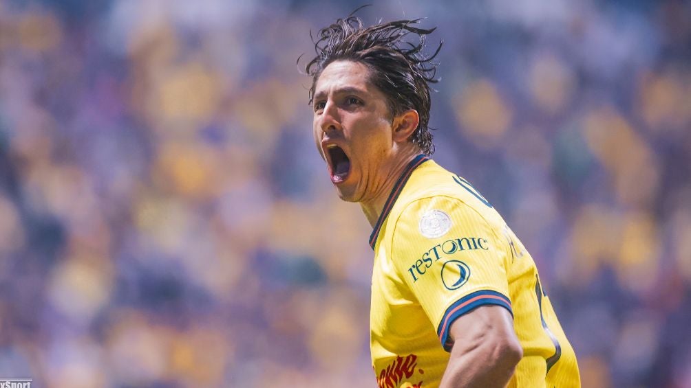 Alan Cervantes celebra su gol