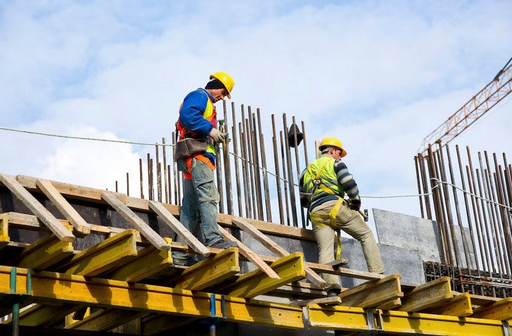 Los trabajadores si laboran el lunes 18 reciben pagó doble como extra.