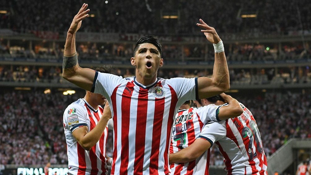 Pulido festeja gol con Chivas