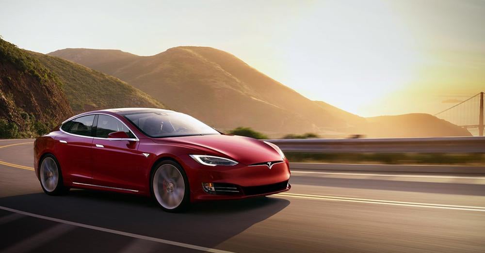 Se espera que la venta de autos eléctricos de Tesla aumenten el próximo año.