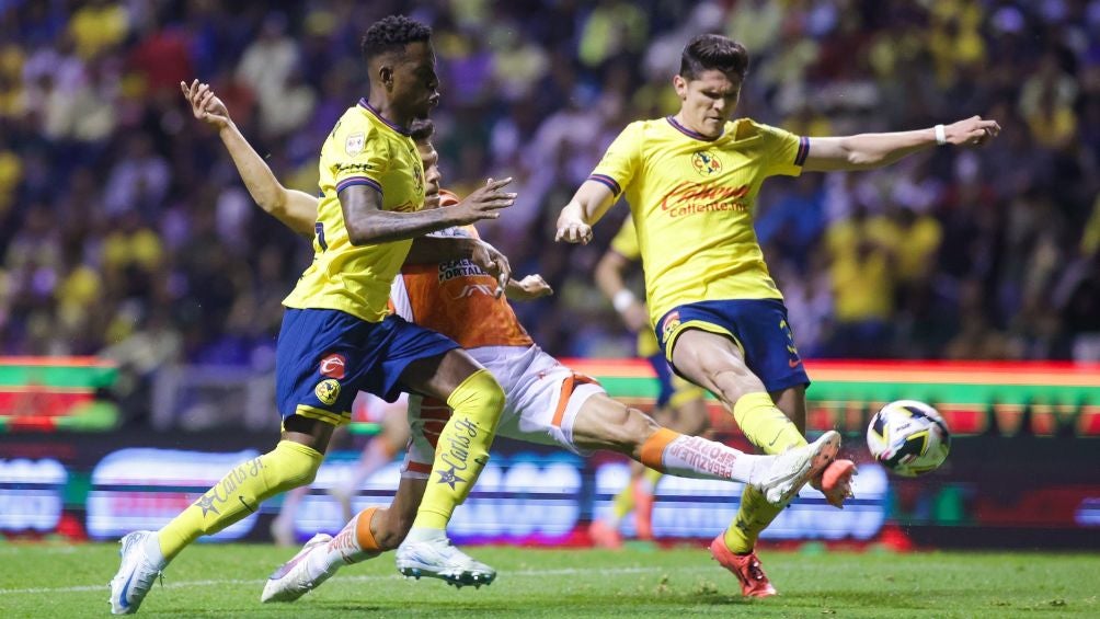 Reyes durante el partido ante Pachuca