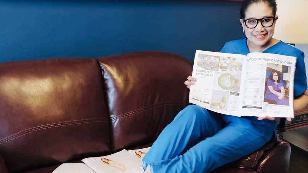 La mujer presume entrevistas en revistas hablando de psiquiatría. 