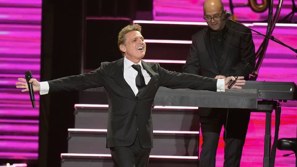 Luis Miguel ha reafirmado su compromiso de cumplir con sus presentaciones y ofrecer un espectáculo satisfactorio para su público, a pesar de los cambios recientes.