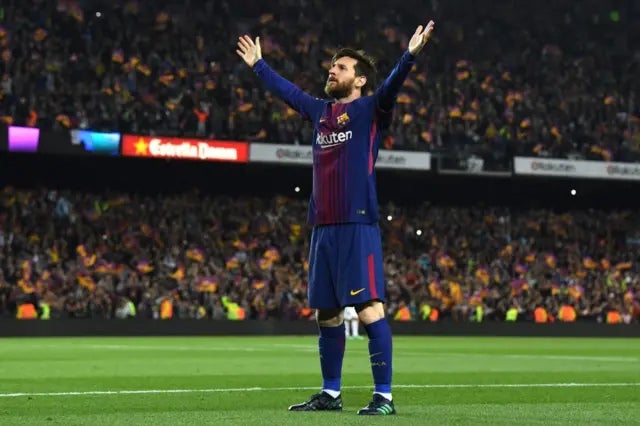 La banda española quiere que regrese Messi para su juego homenaje.