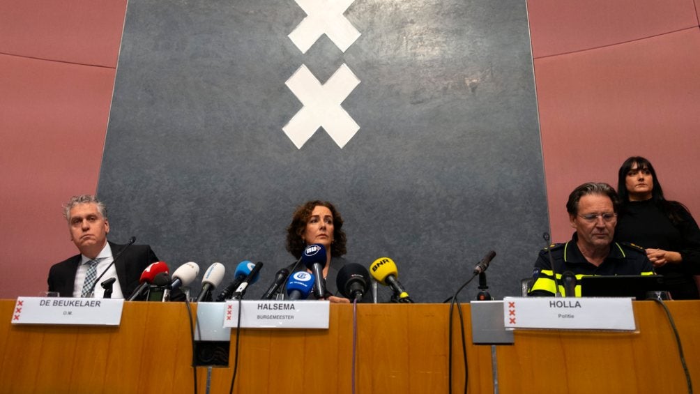 Autoridades en conferencia de prensa