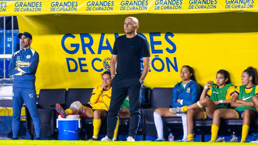 Villacampa, "orgulloso" de sus jugadoras tras clasificación a Semifinales