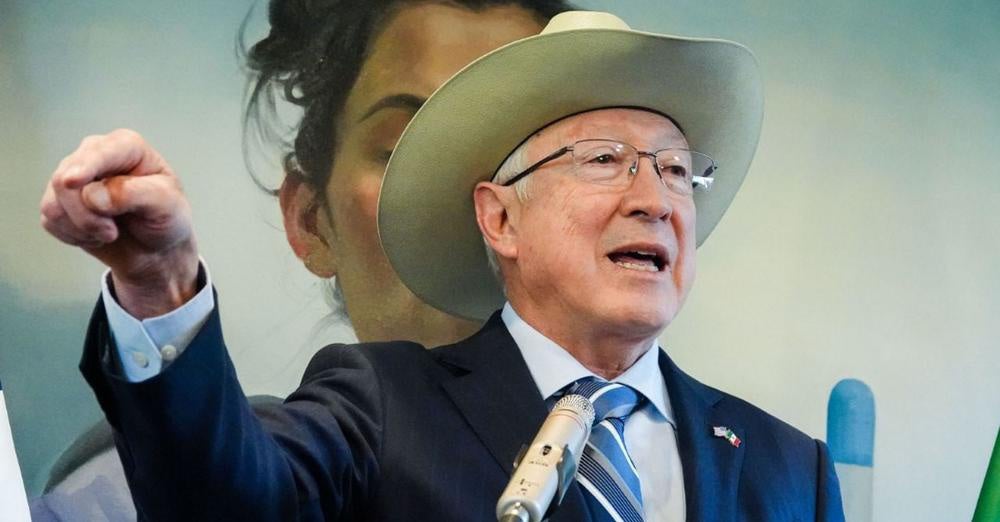 El embajador Ken Salazar arremetió contra el gobierno mexicano.