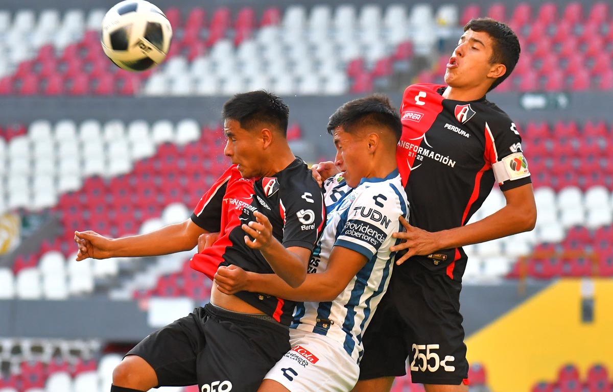 Ríos y Moreno durante la Final del Apertrua 2021 de la Sub 18 ante Pachuca