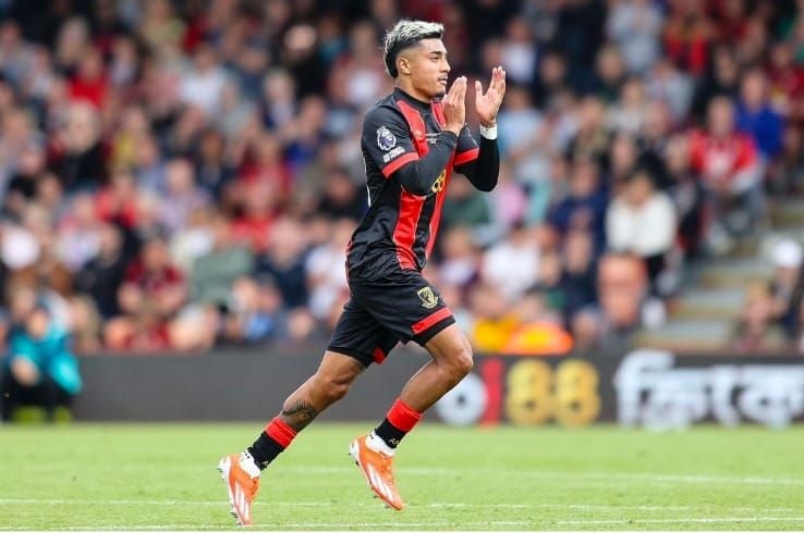 Araujo en un juego del Bournemouth