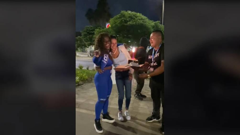 Se volvió viral el video de la exmodelo reencontrándose con su familia. 