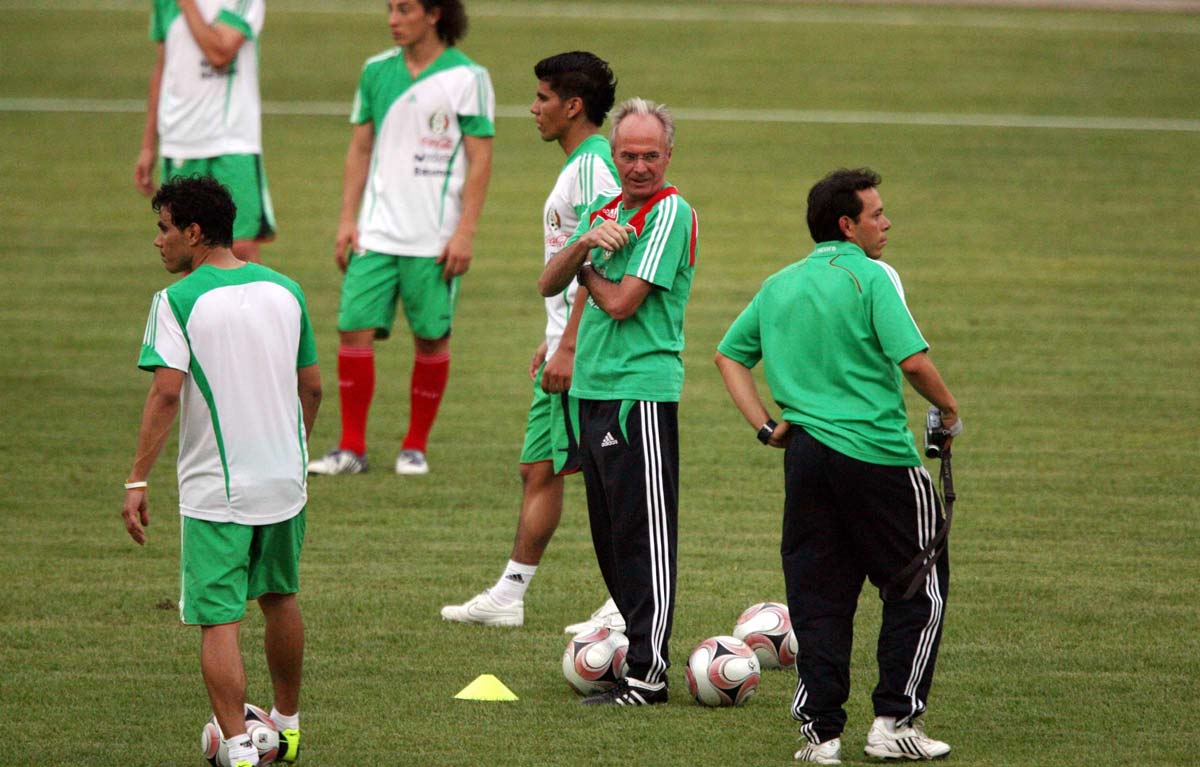 Sven-Goran Eriksson dirige la pratique du Tri à San Pedro Sula en 2009