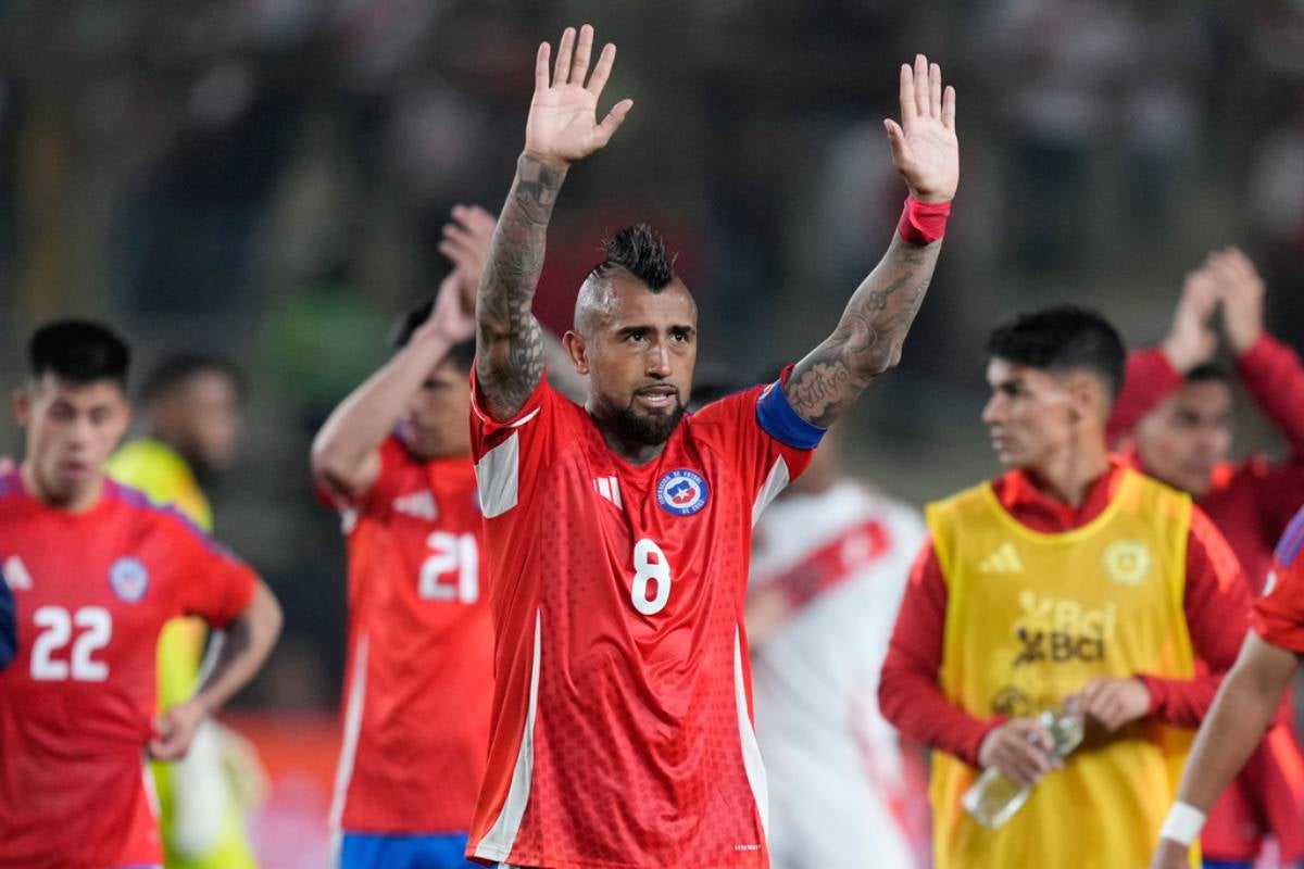 Vidal no pudo cambiar el resultado en su regreso con Chile 