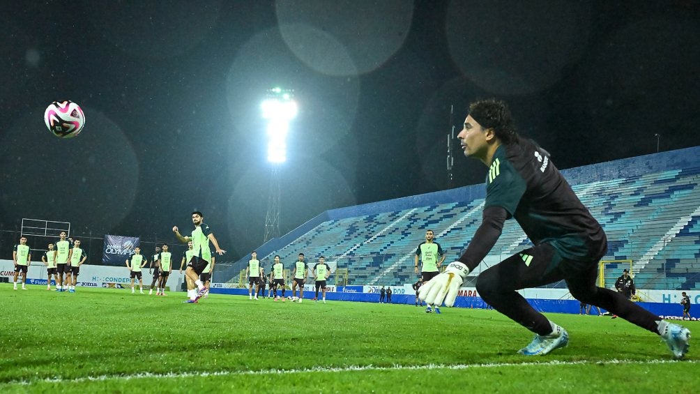 Memo Ochoa entrenando con Selección Mexicana