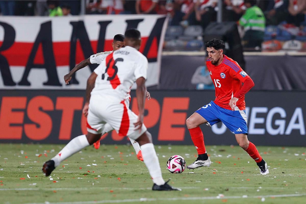 Diego Valdés jugó con Chile ante Perú 