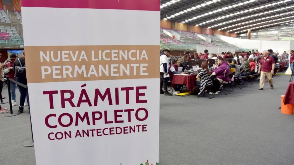 El examen para la licencia de conducir permanente consta de 20 preguntas aleatorias. 