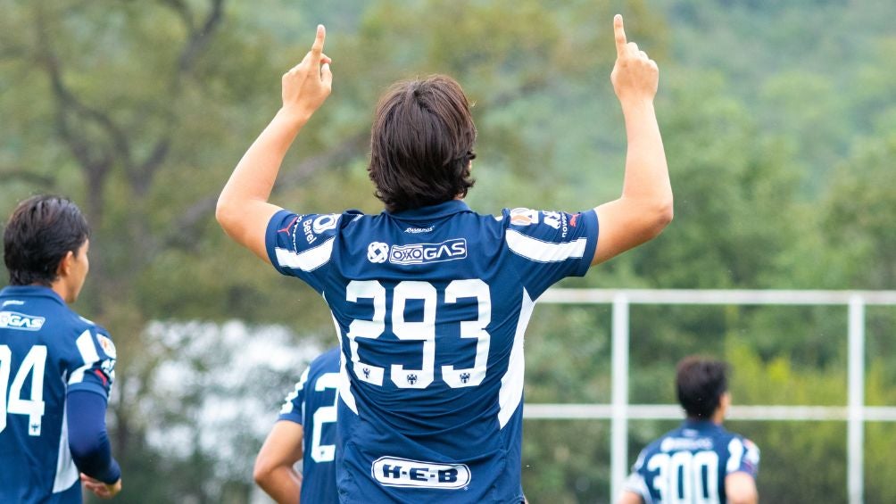 Aldo Patricio celebra un gol