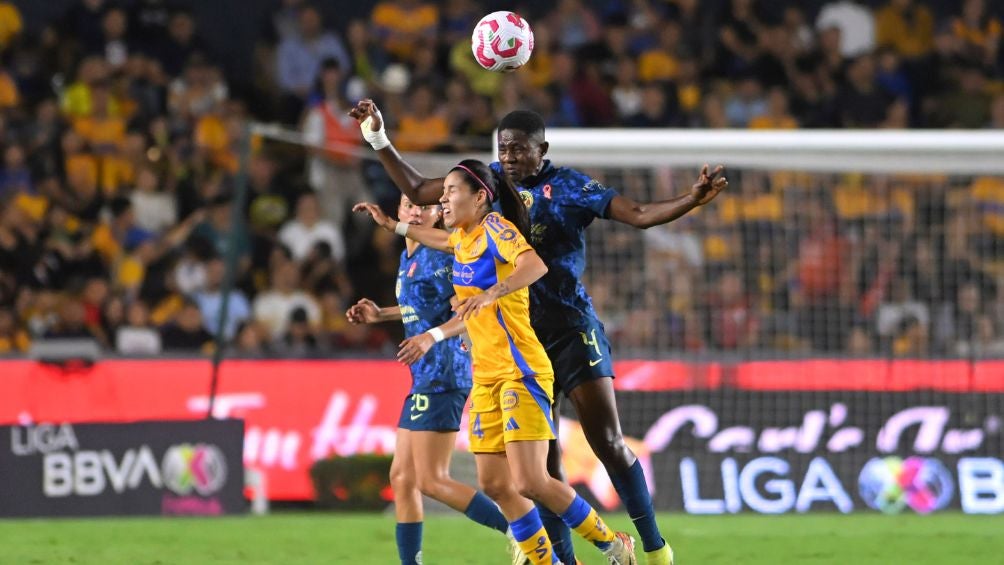 Tigres Femenil en el duelo ante América Femenil