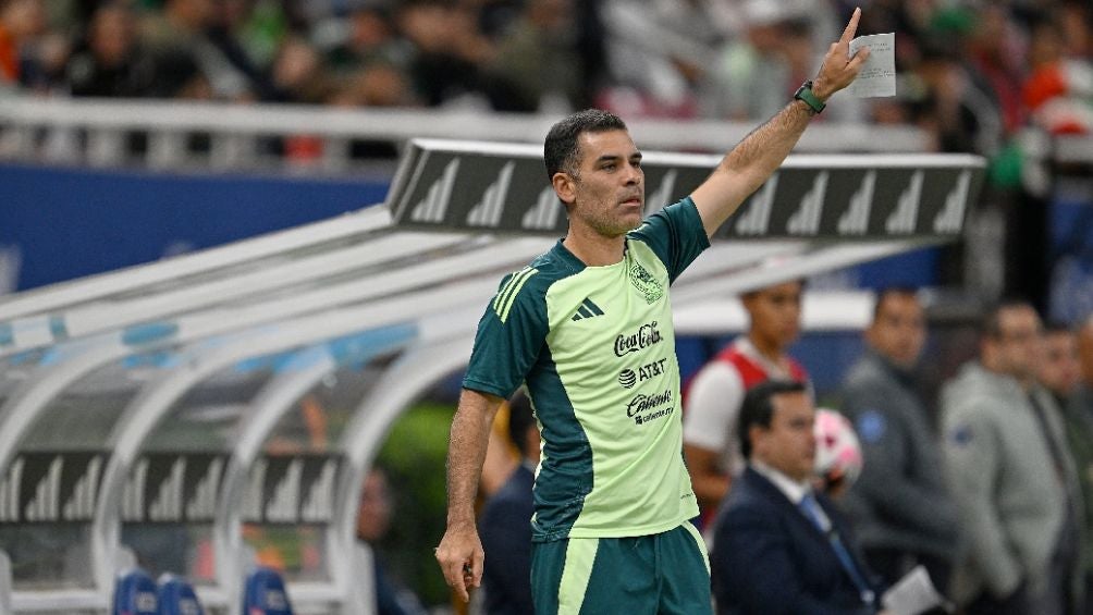 Rafa Márquez en un duelo del Tri