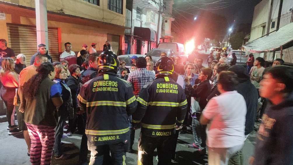 En Azcapotzalco llegaron los bomberos porque confundieron los microsismos con una explosión. 