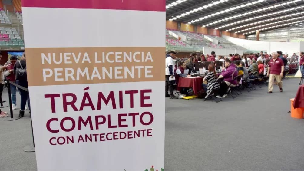 El examen para la licencia de conducir permanente consta de 20 preguntas aleatorias.