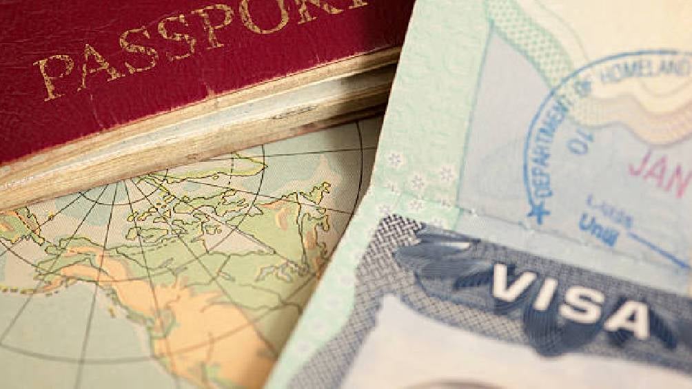 Para participar en el programa y obtener la visa para viajar a Estados Unidos, se deben cumplir dos requisitos: tener 65 años o más y ser originario del Estado de México.