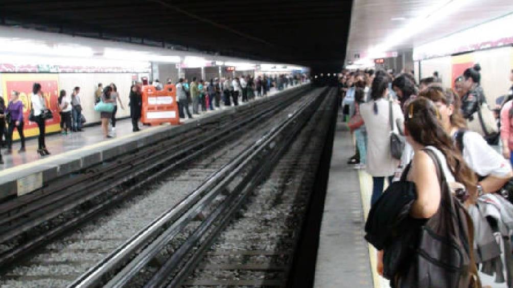 Actualmente sólo las mujeres tienen vagones exclusivos dentro del Metro. 