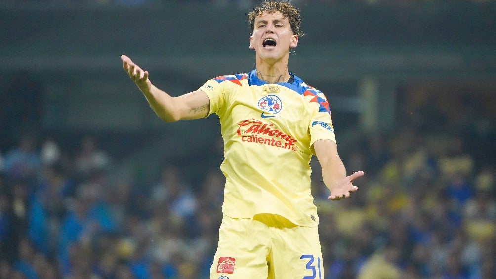 Igor Lichnovsky en partido con Tigres