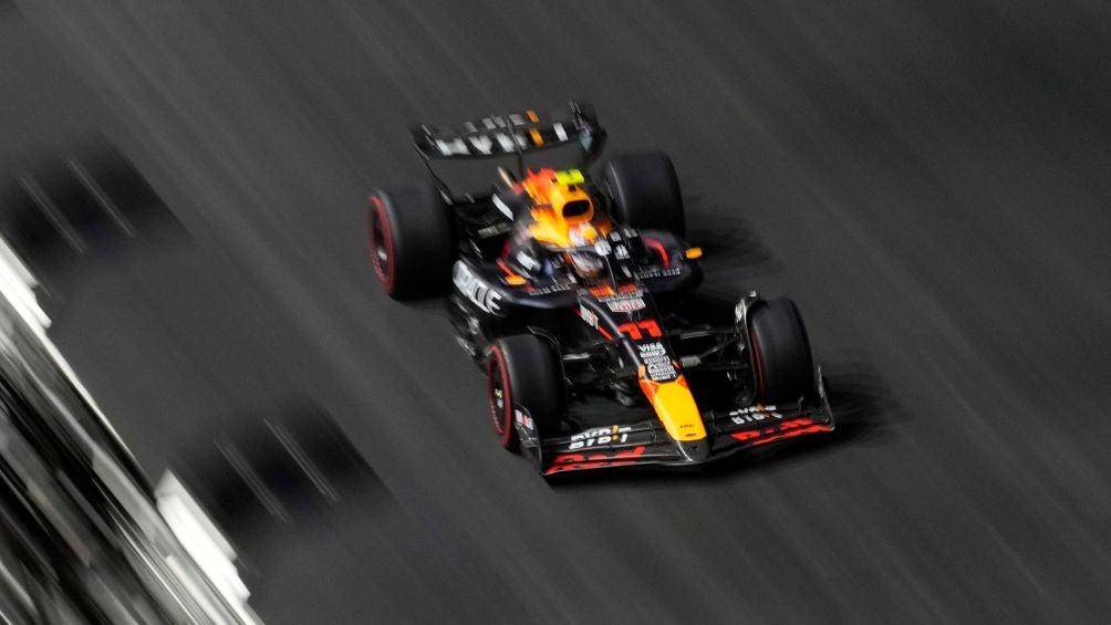 Checo Pérez durante la FP1