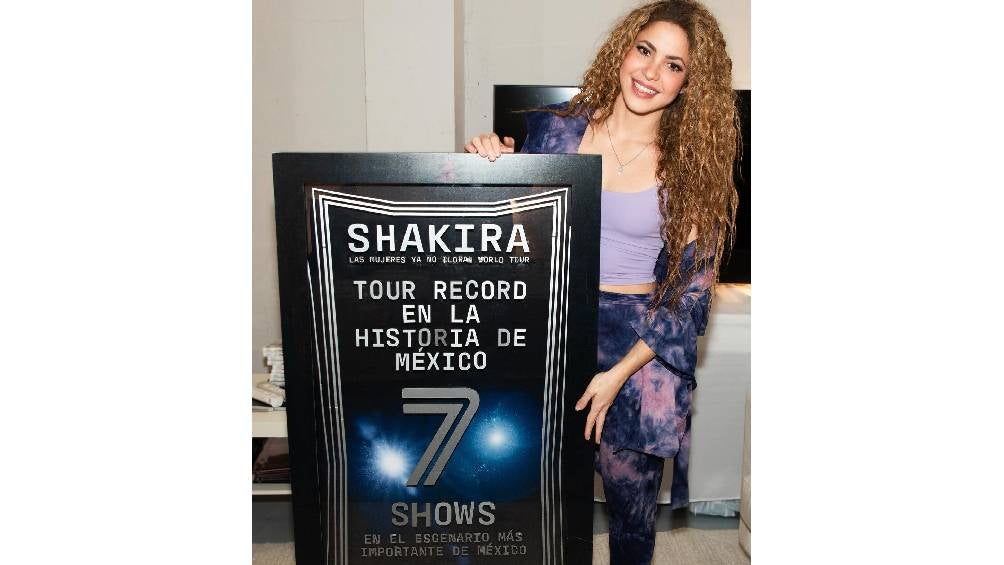 La cantante colombiana comapartió en sus redes sociales su placa de récord en la historia de México. 