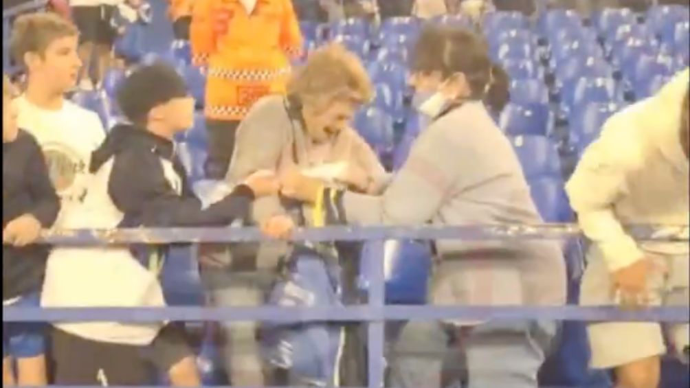 Mujer ‘pelea’ con niño en Argentina por una camiseta de Vélez Sarfield 