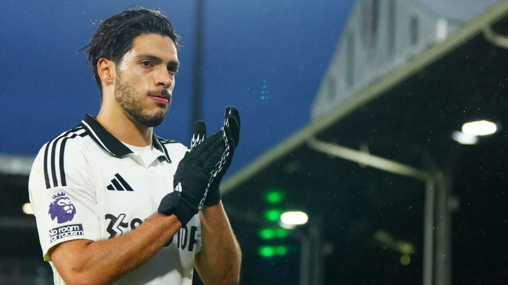 Afición de Wolves recuerda a Raúl Jiménez y le cantan en Craven Cottage