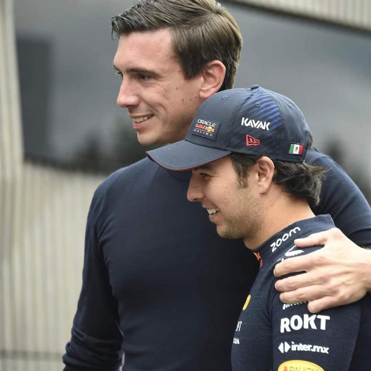 Checo con Mark Mateschitz en Austria