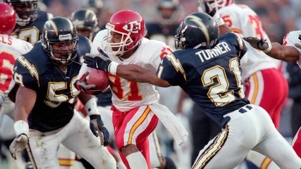 Scott Turner jugó para Washington, Cargadores y Broncos, retirándose en 2003.