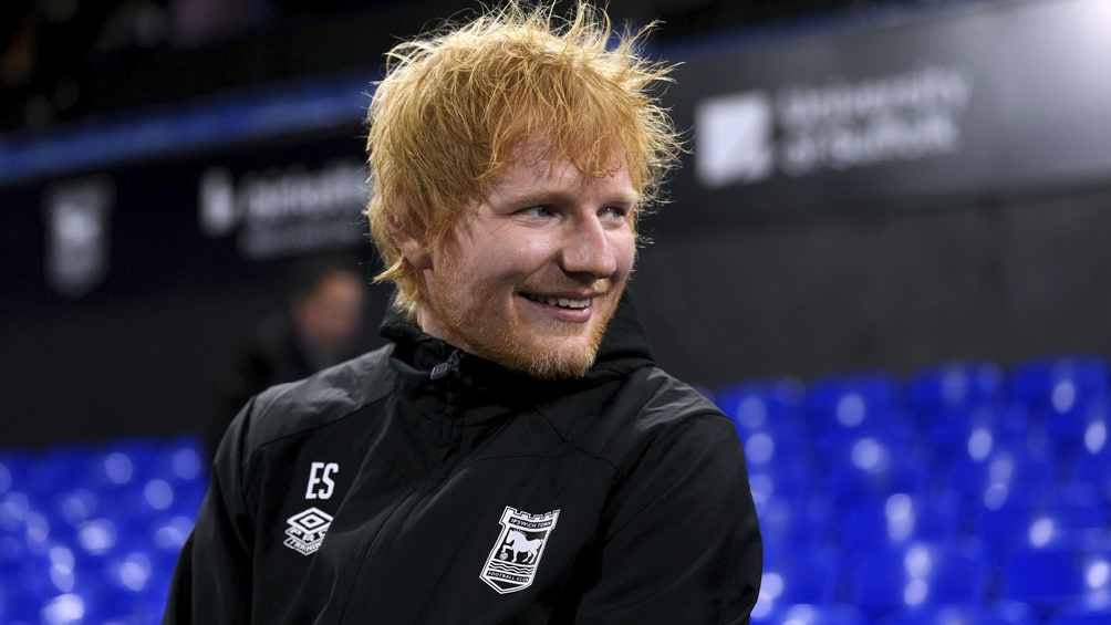 Ed Sheeran se disculpa por interrumpir entrevista de Ruben Amorim DT de Manchester United