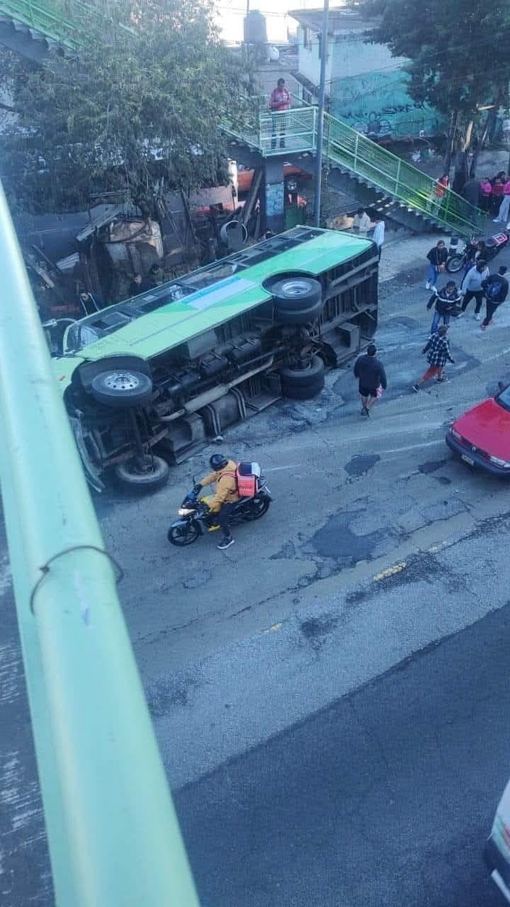 El pasado viernes un camión de la Ruta 70 volcó por exceso de velocidad.