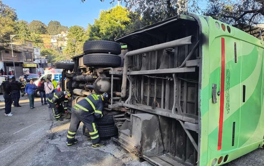 El accidente dejó varios heridos que fueron trasladados a diferentes hospitales.