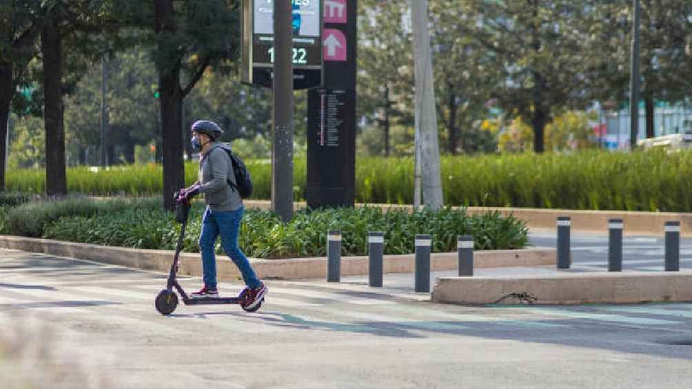 Los scooters se han convertido en una alternativa de transporte. 