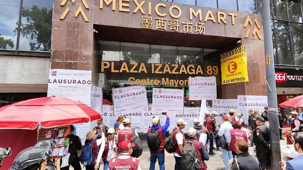 Realizan operativo en Plaza Izazaga 89 para decomisar mercancía china ilegal