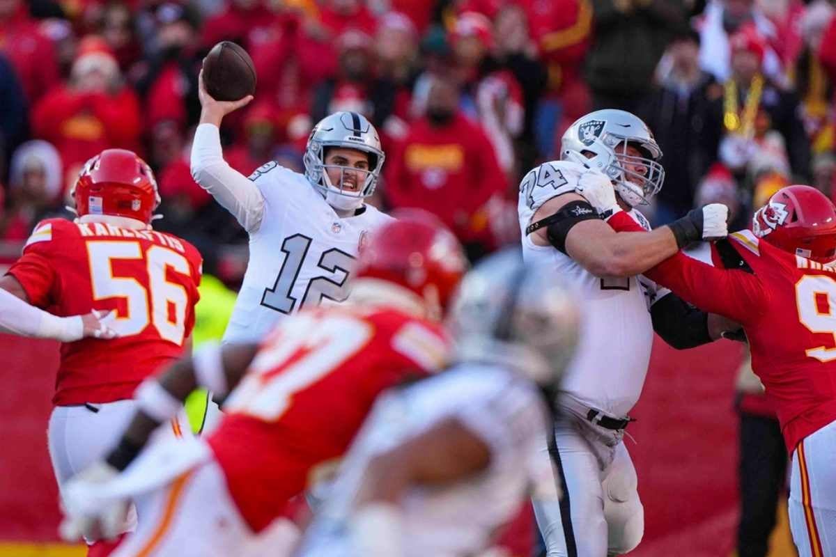 O'Connell no pudo guiar la victoria de los Raiders