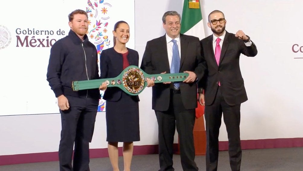 Canelo Álvarez, Mauricio Sulaiman y Claudia Sheinbaum